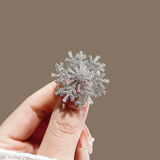 ❄️ Crystal snow flake brooch ✨
